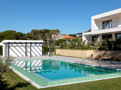 Moradia V4 em condominio privado com piscina e jardim, em Alcabideche