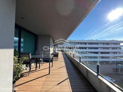 Penthouse T4 com varanda e terraço privativo com vistar mar - Mafamude
