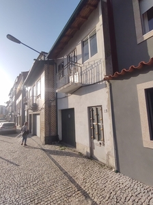 Oportunidade Única: Prédio para Remodelação Total em São Vicente, Braga