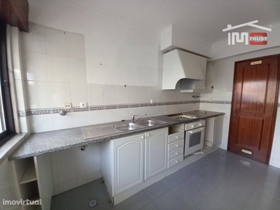 Apartamento T2 R/ch Brandoa - Amadora