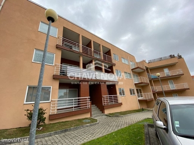 Excelente T2, com 133 m², 2 WC, Suíte, Lugar de Garagem, em Canelas