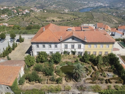 Venda: Palacete para restaurar com jardins, Lamego, Alto Douro