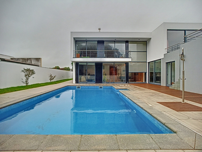 Moradia T5 com Piscina e vista mar a 500 metros da praia de S. Roque | Ponta Delgada | Ilha de São Miguel