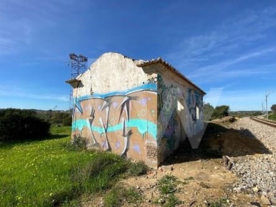 Terreno com 11520 m2, com ruína em Algoz - Silves