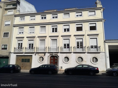 Prédio - Centro de Lisboa - 10 fracções e armazém - Atenção INVESTIDOR