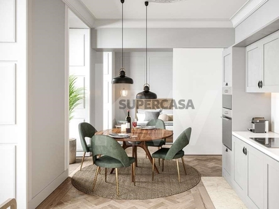Apartamento T2 Triplex à venda em Santa Maria Maior
