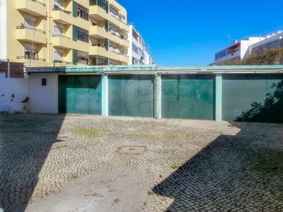 Garagem à venda em Faro (Sé e São Pedro), Faro