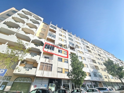 Apartamento T3 à venda na Avenida Dom João VI