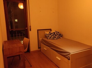 Aluga-se quarto num apartamento de 4 quartos em Lisboa