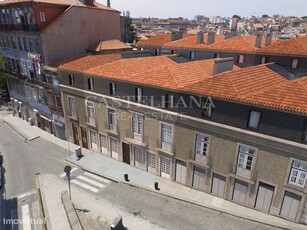 Apartamento T1+1 com varanda na zona histórica do Porto