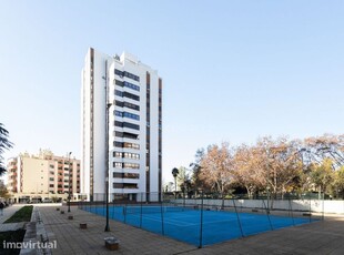 Apartamento T3 para arrendar em condomínio com court de ténis, piscina
