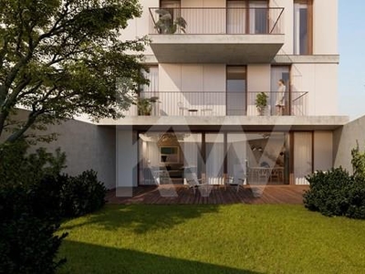 Apartamento T4 de luxo, com jardim exterior, nas Antas, Porto
