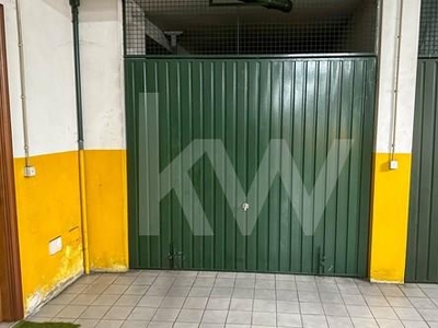 Garagem fechada, em Lobão