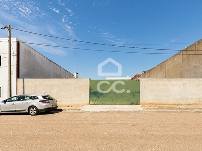 Lote de terreno industrial com 930 m2 | Campo Maior