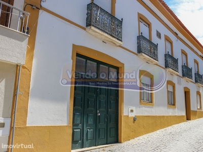 Casa senhorial no centro de Mora (MOR011)