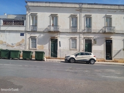Prédio urbano por recuperar, centro, Faro, Algarve