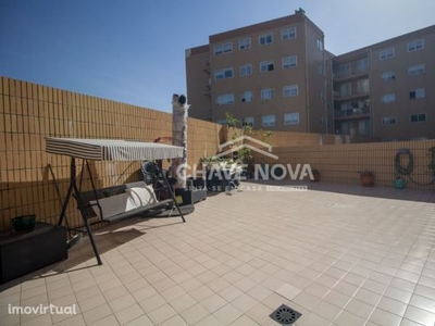 Apartamento T1+1 c/ Terraço e Box em Valadares (A44)