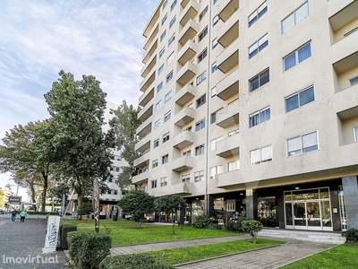 Apartamento T3 Boavista Para Remodelar junto ao Hotel Crowne Plaza Por