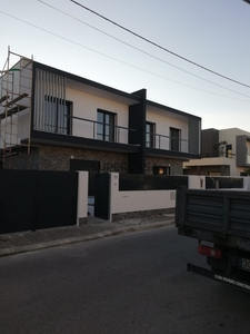 Casa Geminada T3 Duplex à venda em Fernão Ferro