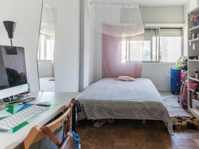 Quarto mobilado, apartamento de 6 quartos, Campo de Ouri, Lisboa