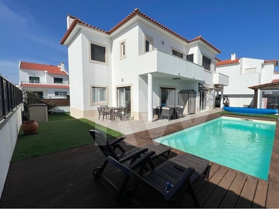 Ampla Moradia Isolada T5 de luxo em Albarraque com piscina aquecida e jardim