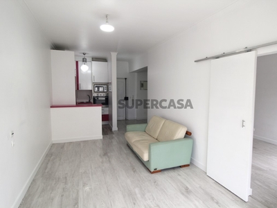 Apartamento T1 à venda na Rua Oliveira Martins