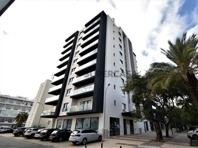 Apartamento T2 à venda na Avenida Doutor Francisco Sá Carneiro