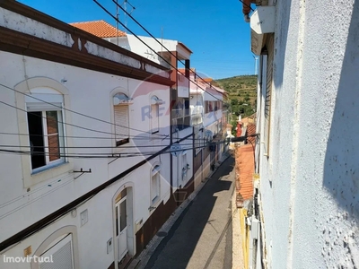 Edifício para comprar em Fanhões, Portugal