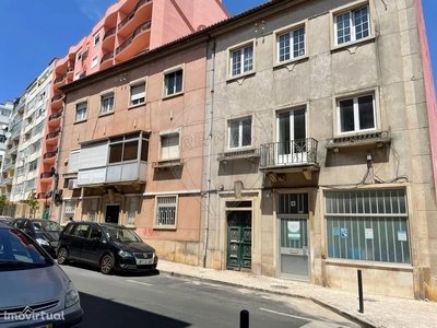 Edifício para comprar em Venteira, Portugal