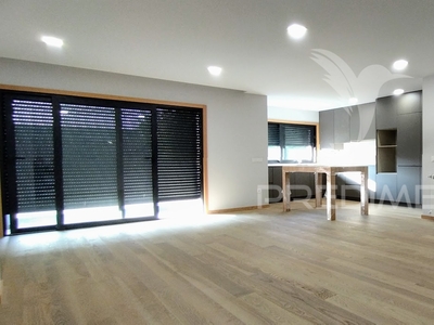 Apartamento T2+1 novo, com terraço, varanda, garagem e arrumos em Frossos, Braga,