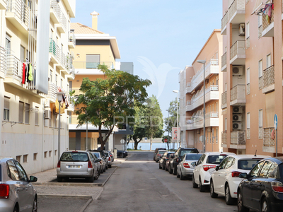 Moderno T2 em Vila Real de Santo António, com garagem,