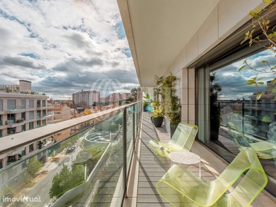 Apartamento T6+1 com varanda, Amoreiras, em Lisboa