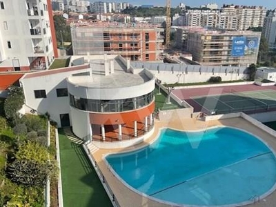 2 bedroom apartment to rent in a condominium with swimming pool, gym and tennis in Carnaxide.