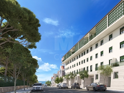 Apartamento T1 no Estoril com proximidade a praias, jardins e zonas para passeios pedestres à beira mar.