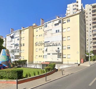 Apartamento T3 à venda na Avenida Dom Luís I
