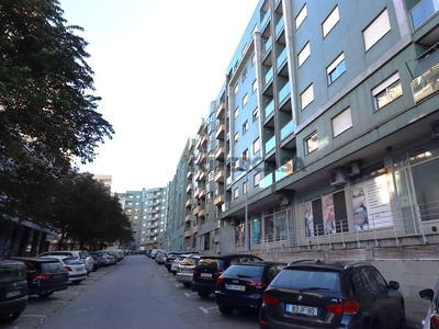 Apartamento T3 para arrendamento na Rua José Maria Ottony