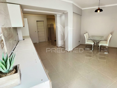 Numa localização excelente , no coração de Alcanena, apartamento T0 bastante generoso, com contornos únicos.,