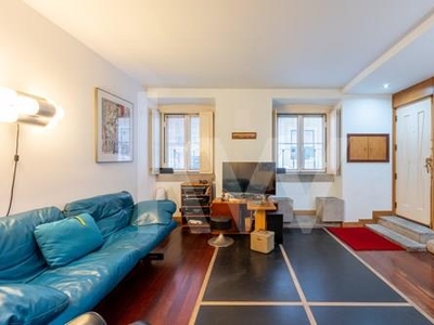 T2 in Príncipe Real, with 109 sqm and private garden, in the heart of Lisbon's most cosmopolitan neighborhood.