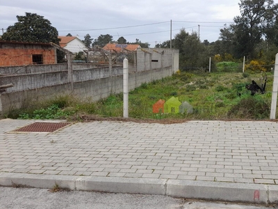 Terreno urbano com 300 m2 para construção de moradia em Palmela