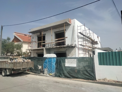 Moradia T3 Duplex à venda na Rua da Liberdade, Fernão Ferro (2865)