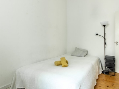 Quarto acolhedor em apartamento de 8 quartos em Arroios, Lisboa