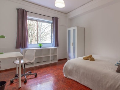 Quarto em apartamento com 9 quartos nas Avenidas Novas, Lisboa
