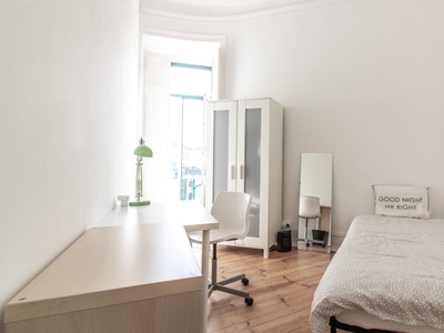 Quarto acolhedor em apartamento de 8 quartos em Arroios, Lisboa