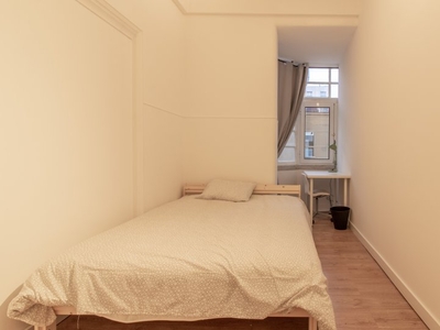 Quarto mobiliado em apartamento de 8 quartos em Areeiro, Lisboa