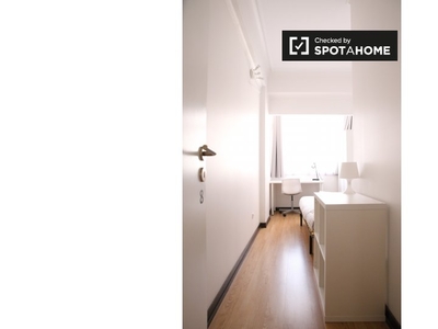 Quarto moderno em apartamento com 10 quartos no Areeiro, Lisboa