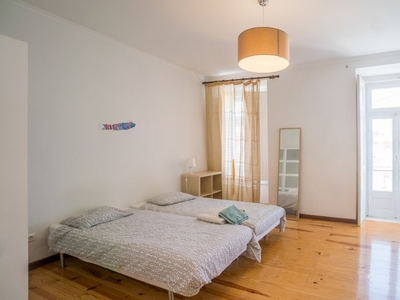Quartos para alugar em apartamento de 6 quartos na Praça de Espanha