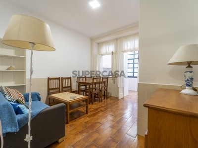 Apartamento T1+1 à venda na Rua Doutor Oliveira Ramos