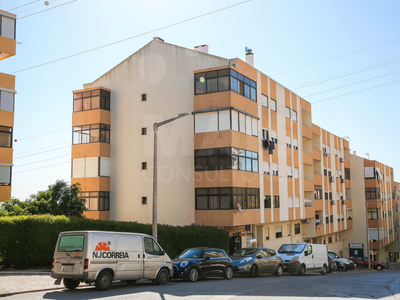 Apartamento T3 com parqueamento em Vila Franca de