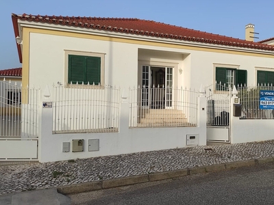 Casa / Villa T3 em Santarém (Marvila), Santa Iria Da Ribeira De Santarém, Santarém (São Salvador) E Santarém (São Nicolau) de 235 m²