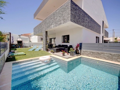 Casa / Villa T4 em Amora de 327 m²